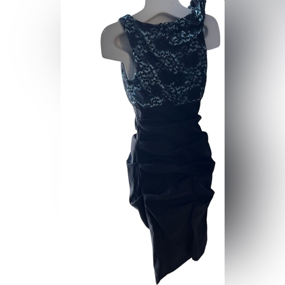 Dress - Le Chateâu - Picture 2 of 3